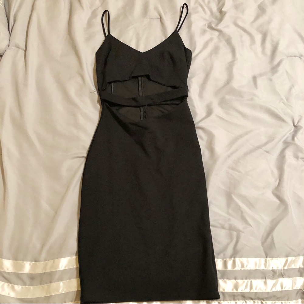 Black bodycon dress